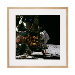 Nasa Bild: Pete Conrad verlässt die Mondlandefähre