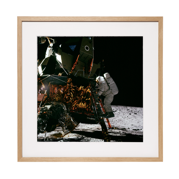 Nasa Bild: Pete Conrad verlässt die Mondlandefähre